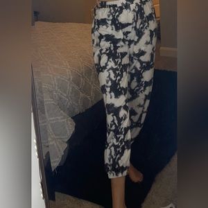 Black and white tie dye sweatpants without pockets